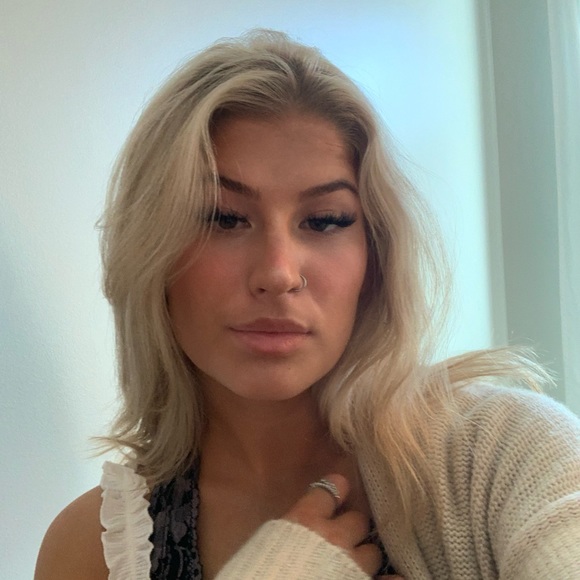 Meet your Posher, Makenzie - Picture 1 of 1